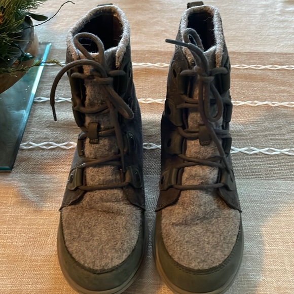 Sorel Women's Explorer Joan Boot — Waterproof Suede Boots 9.5 - Picture 1 of 16